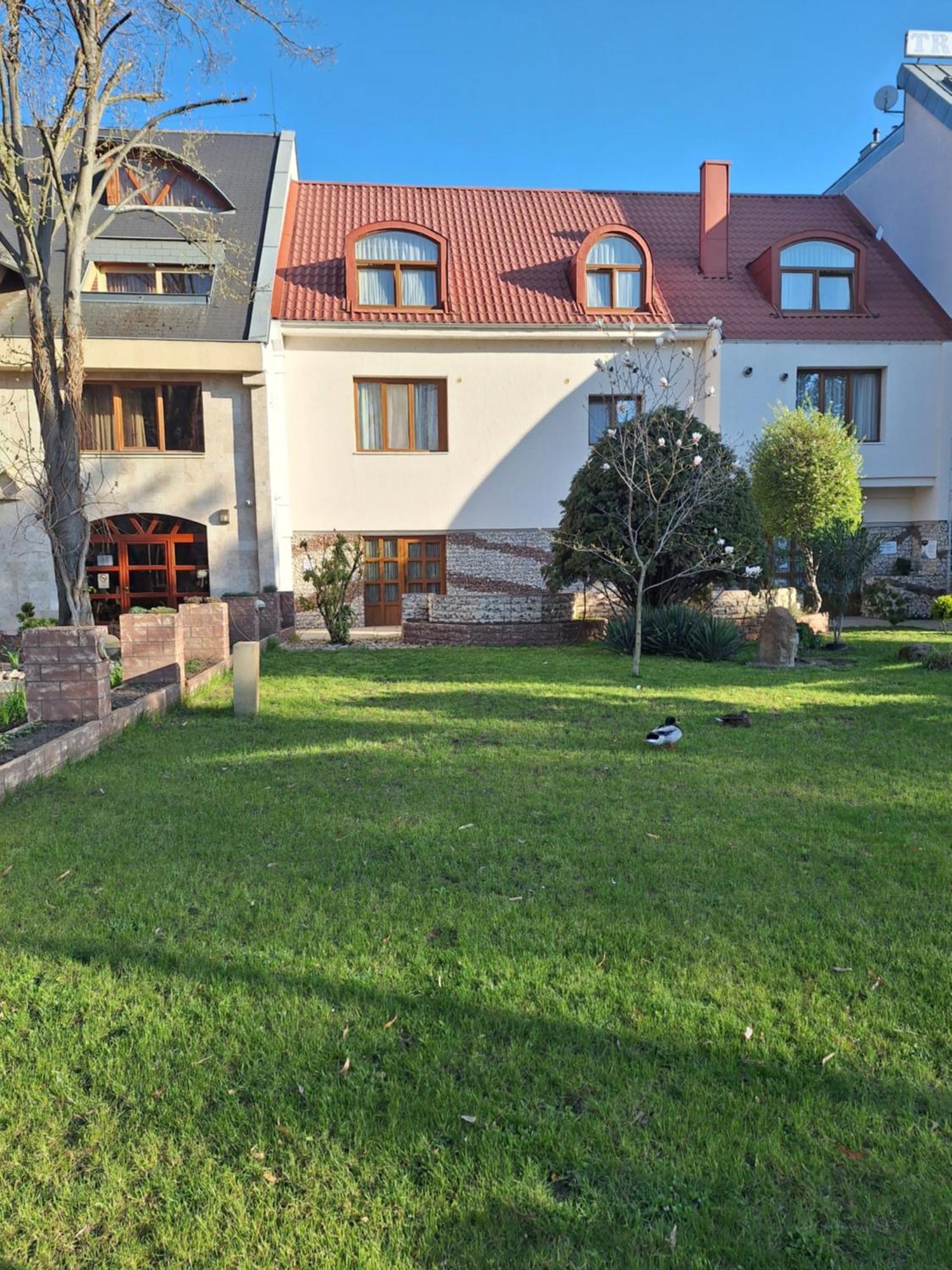Atryum Hotel Szolnok Ngoại thất bức ảnh